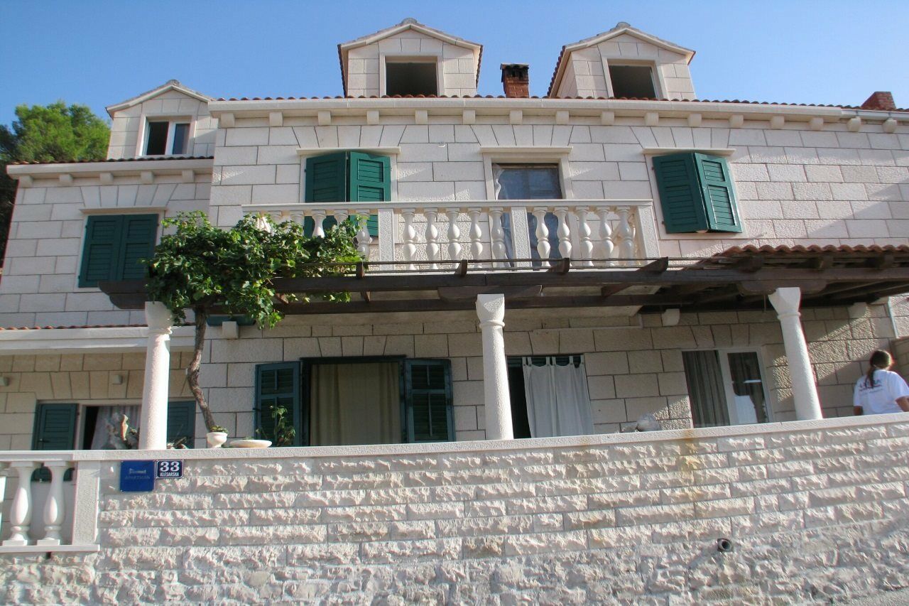 Apartment Martinic Pucisca Exterior photo