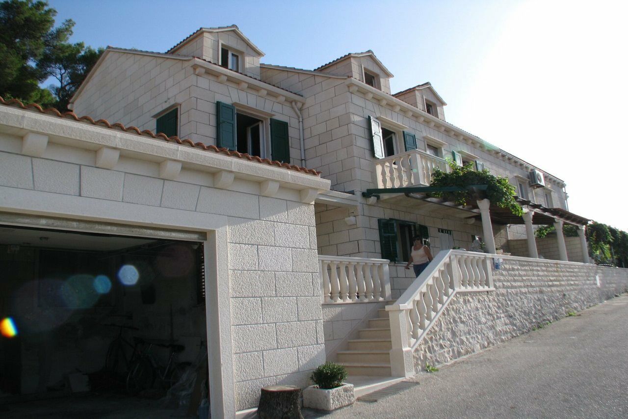 Apartment Martinic Pucisca Exterior photo