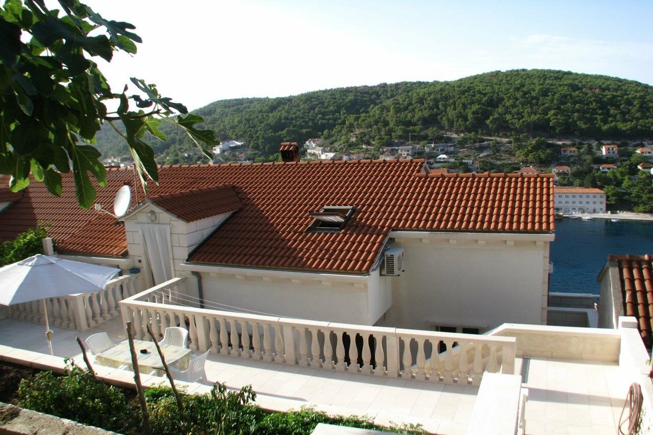 Apartment Martinic Pucisca Exterior photo