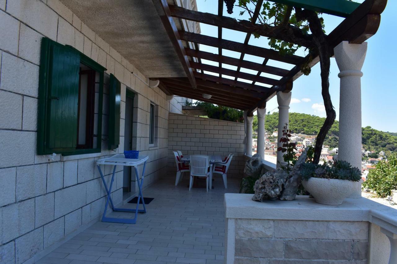 Apartment Martinic Pucisca Exterior photo